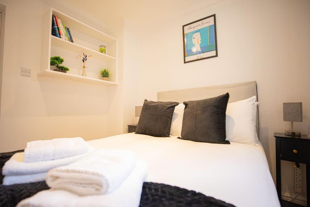 Perfect Location 4Bed 2 Bath Spacious Apartment Лондон Екстер'єр фото