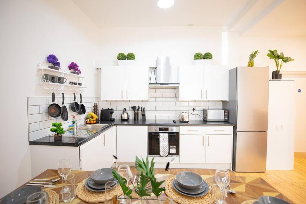 Perfect Location 4Bed 2 Bath Spacious Apartment Лондон Екстер'єр фото