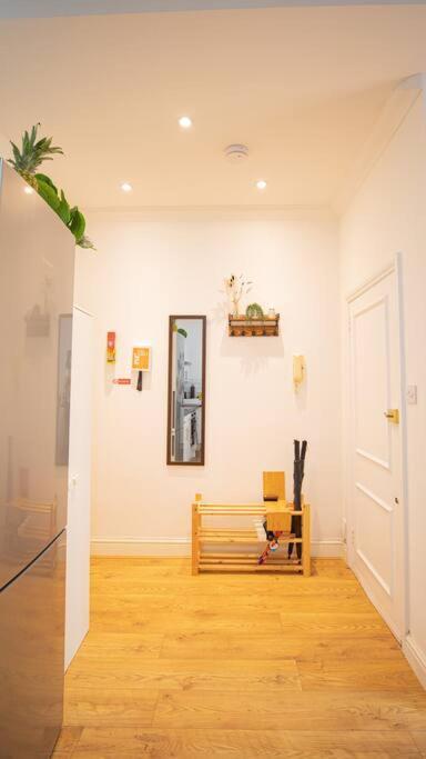Perfect Location 4Bed 2 Bath Spacious Apartment Лондон Екстер'єр фото