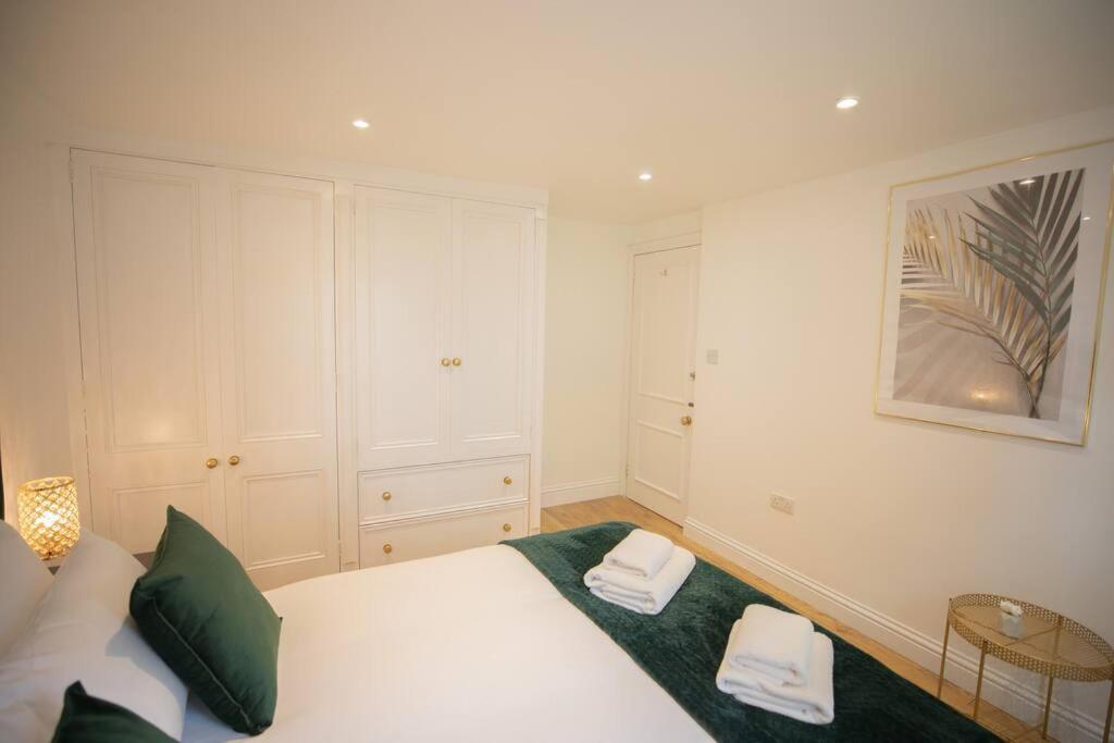 Perfect Location 4Bed 2 Bath Spacious Apartment Лондон Екстер'єр фото